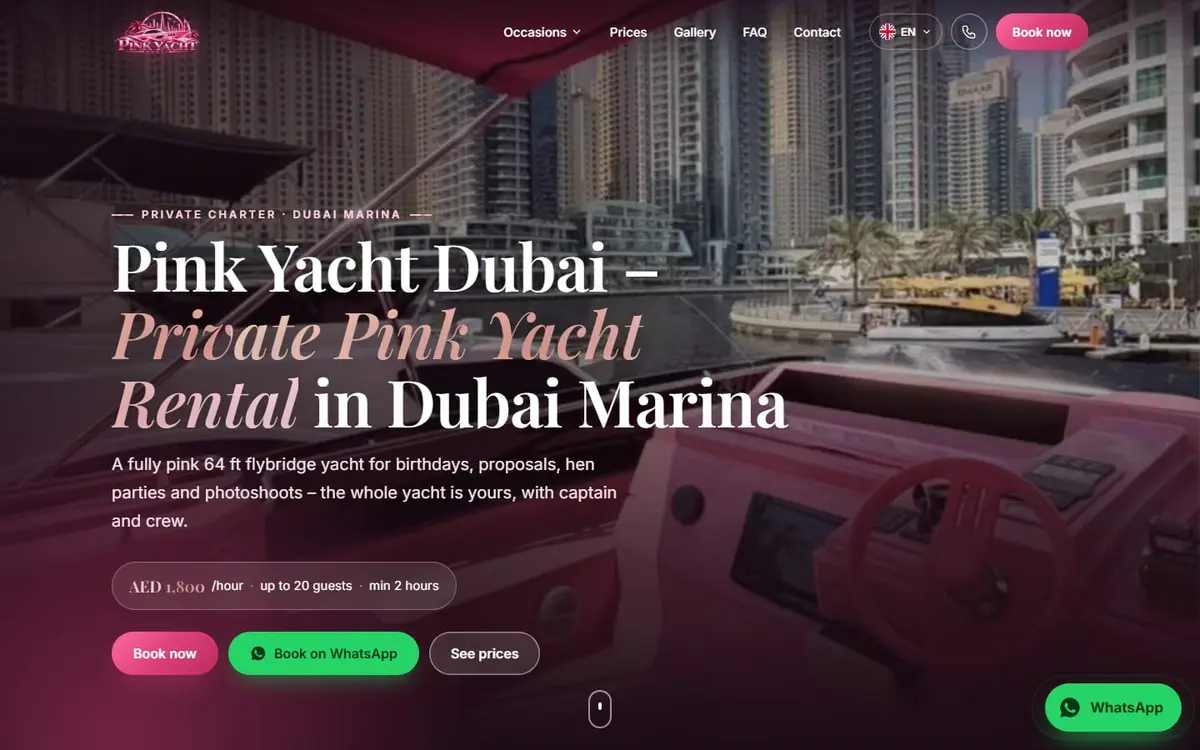 الصفحة الرئيسية لموقع Pink Yacht Dubai مع اليخت الوردي ذي الجسر العلوي بطول 64 قدمًا